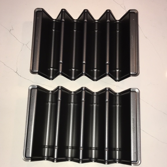 Pampered Chef V-Shaped Baking Pan Set - Picture 4 of 6